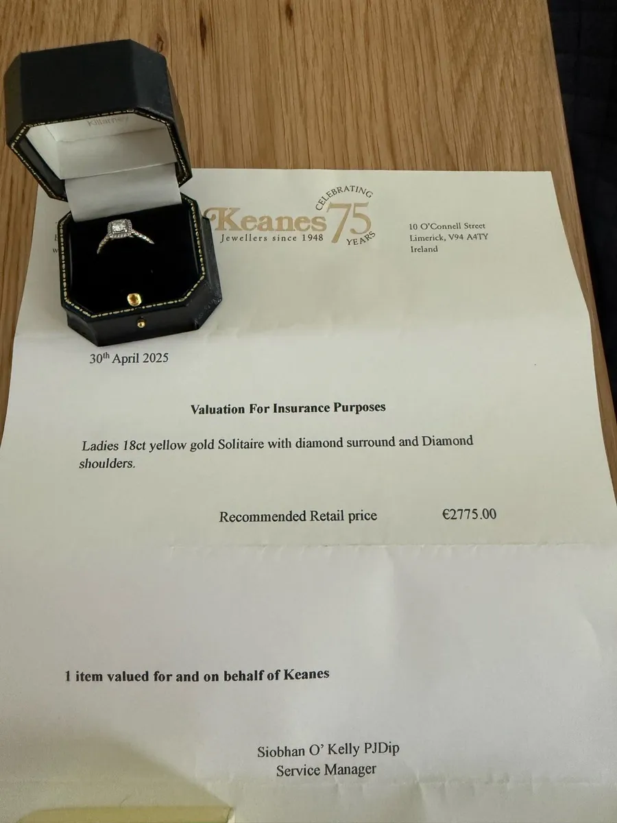 18ct yellow gold solitaire with diamond surround - Image 4