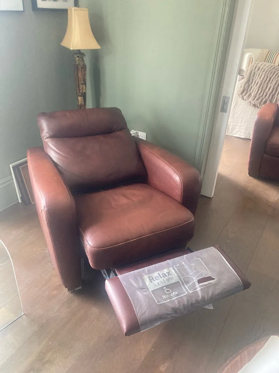Italian leather /hyde reclining chairs - Image 4
