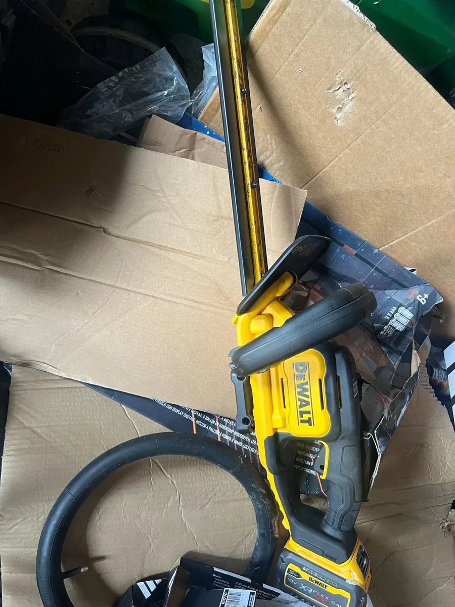 Dewalt 18v hedge trimmer - Image 1