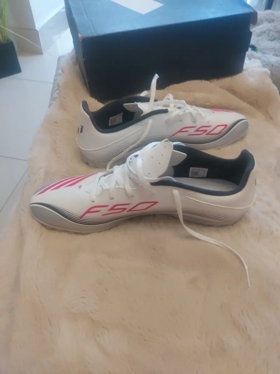 Mens Adidas F50 Messi Astro Trainers - Image 1