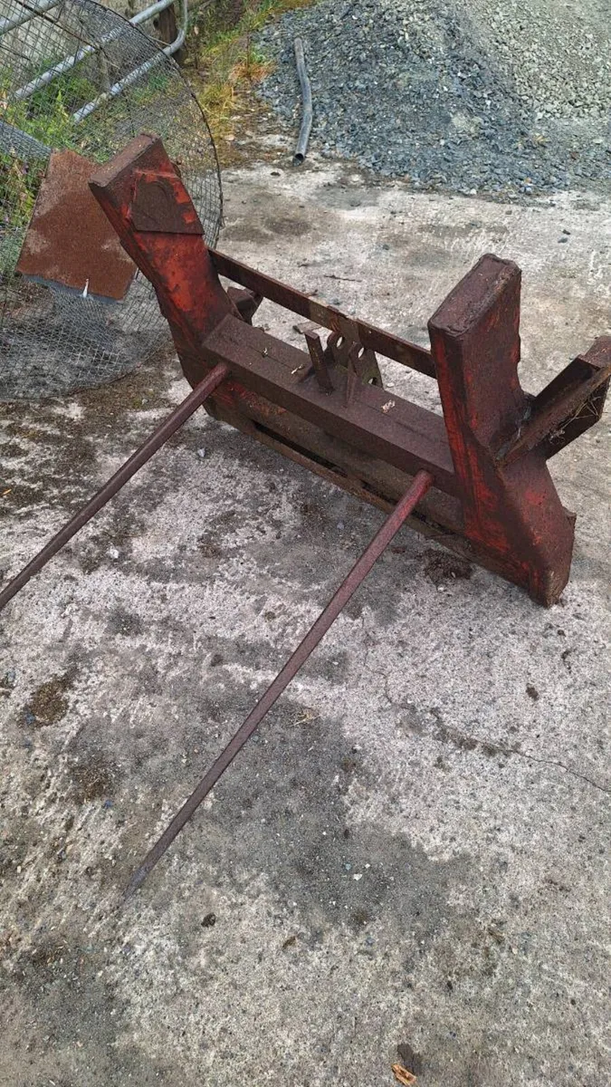 Bale spike - Image 1