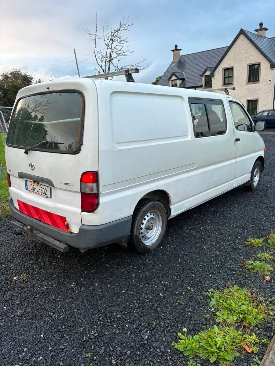 Toyota Hiace Crewcab - Image 3