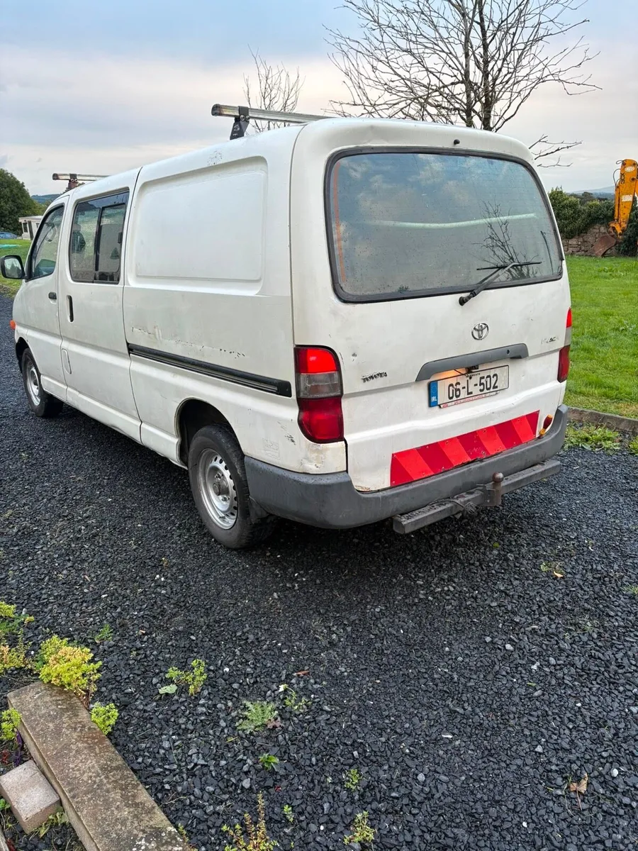 Toyota Hiace Crewcab - Image 4