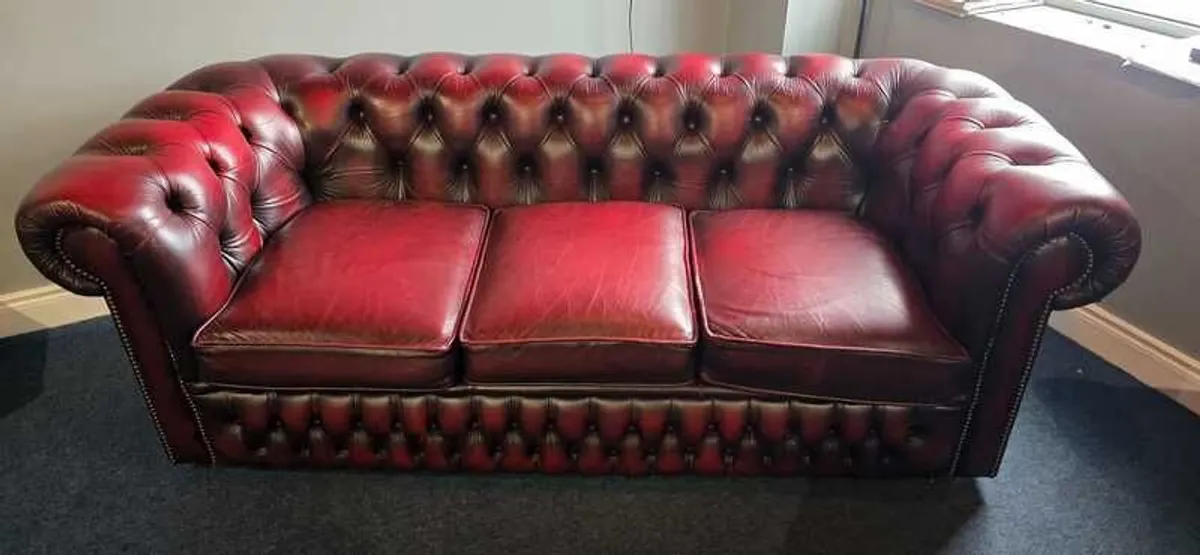 Chesterfield suite 3 piece - Image 2