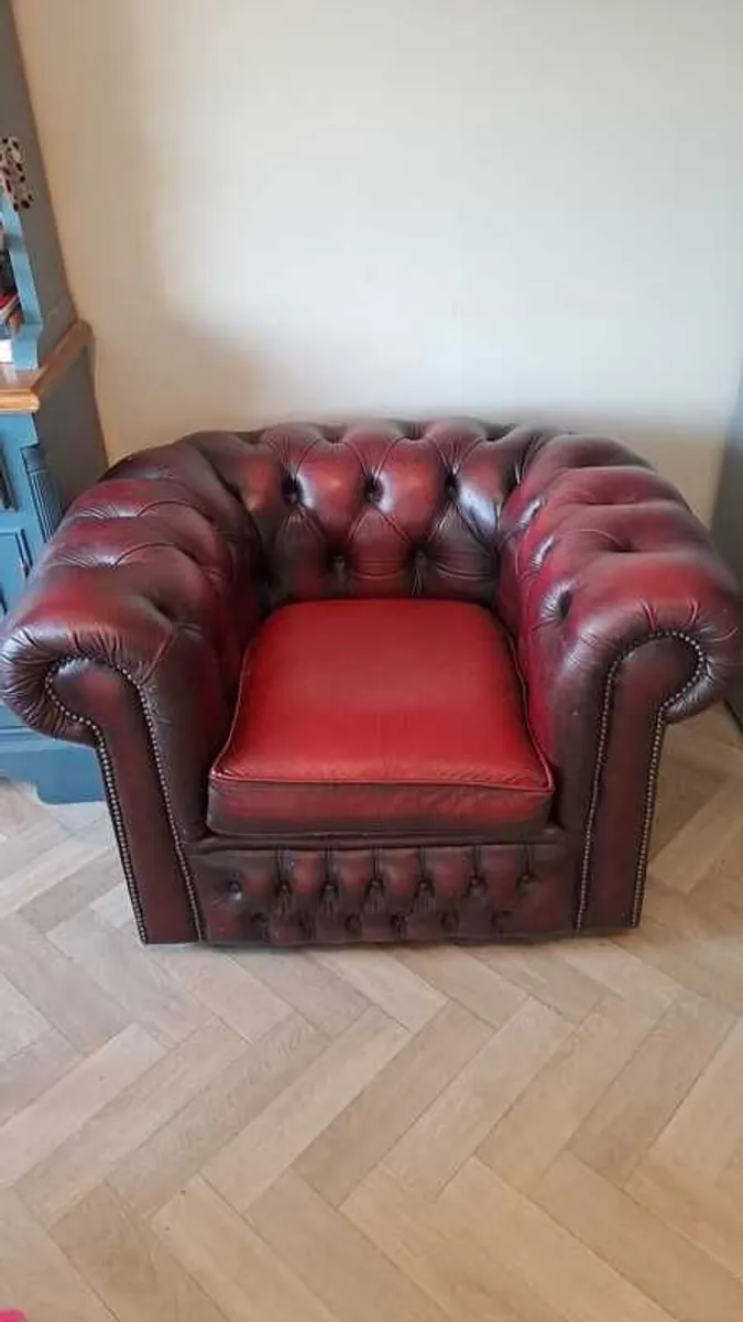 Chesterfield suite 3 piece - Image 3