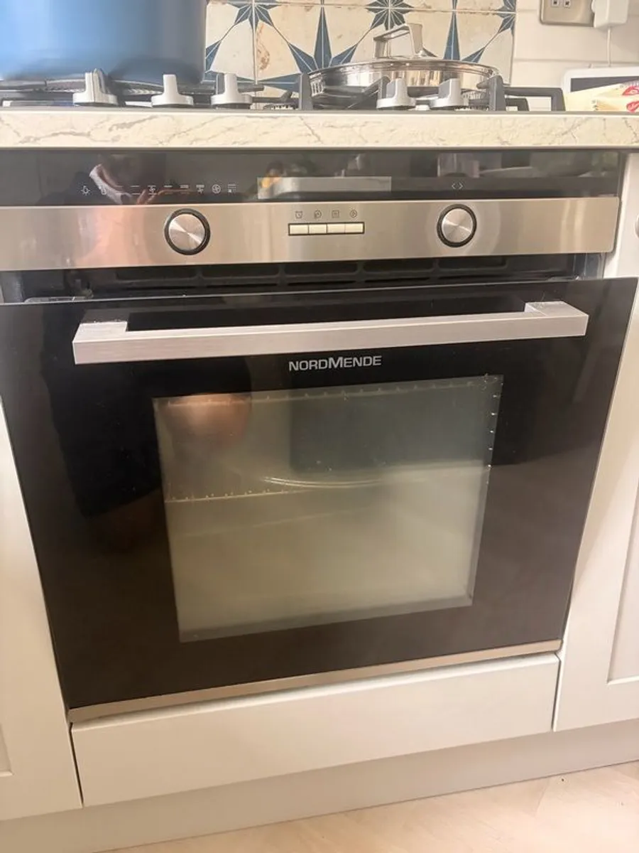Built in oven - Image 1