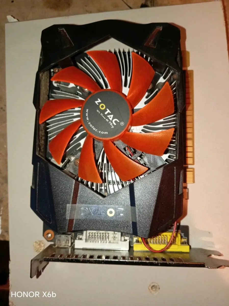 Assorted computer parts - Image 1