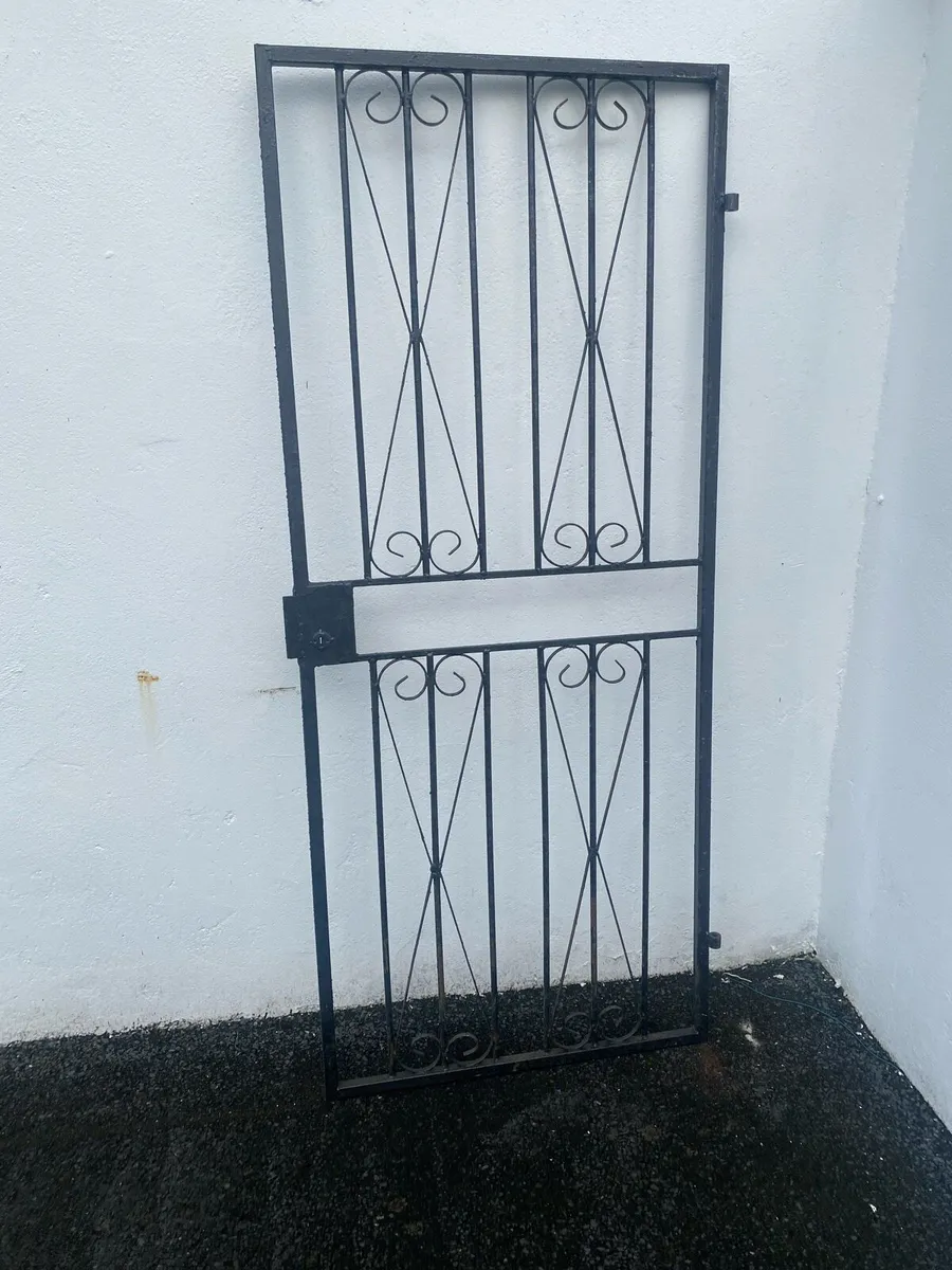 Gate