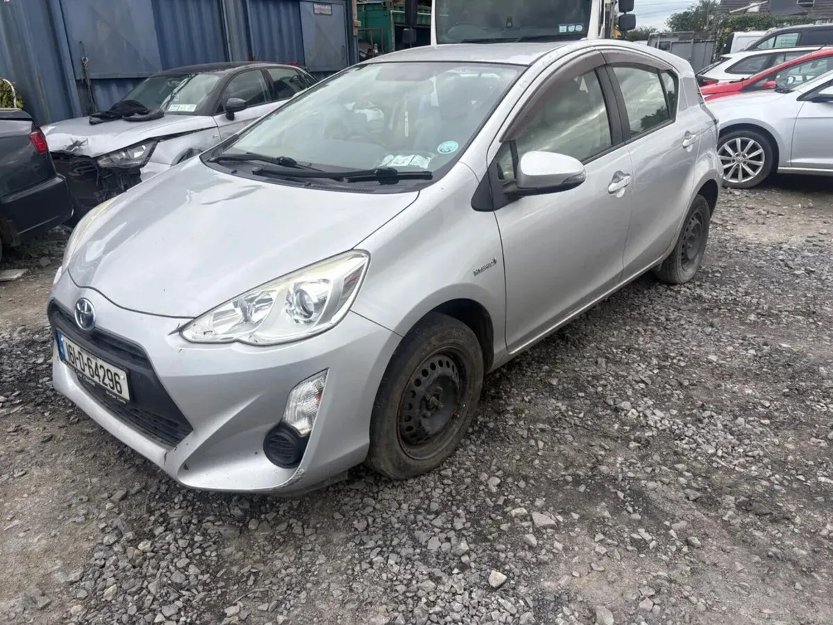 2016 Toyota Aqua 1.5 Hybrid drive away - Image 1