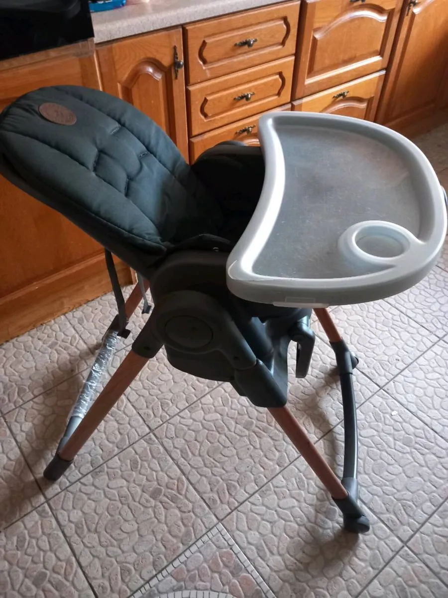 Child high chair - Image 1