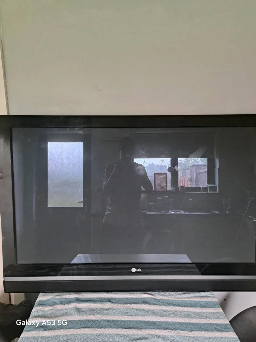 50 inch plazma tv with remote - Image 2