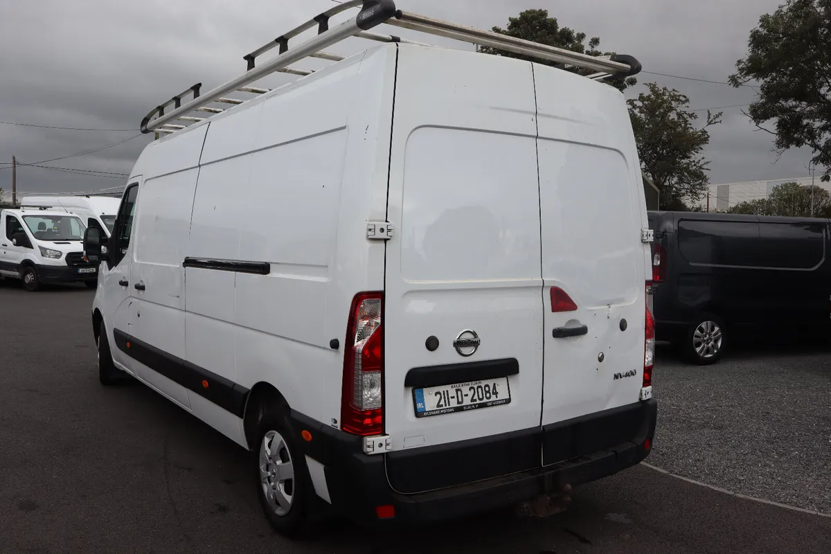 2021 NISSAN NV400 - Image 2