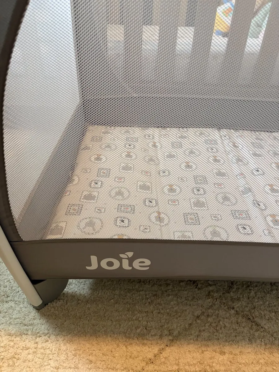 Joie Excursion Travel Cot (birth to 15kg) - Image 2