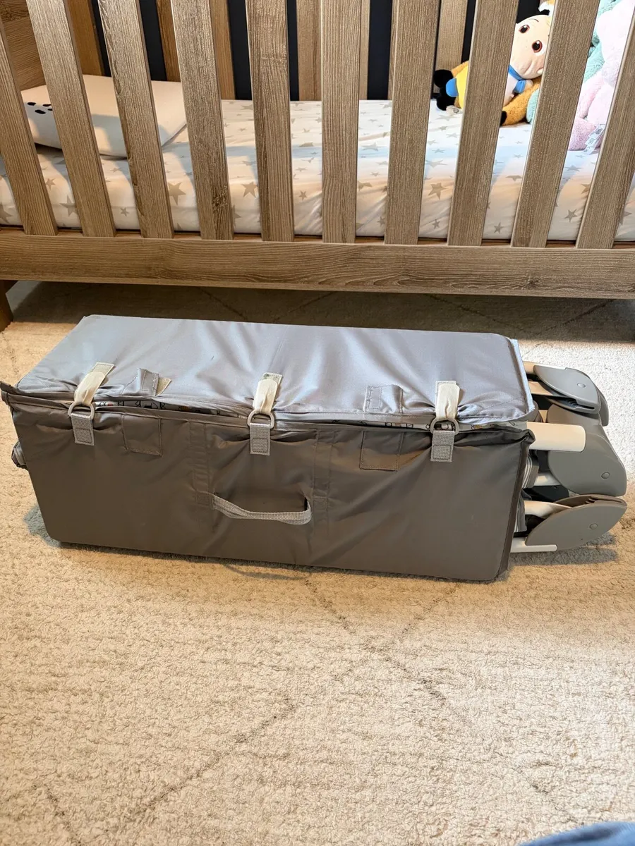 Joie Excursion Travel Cot (birth to 15kg) - Image 4