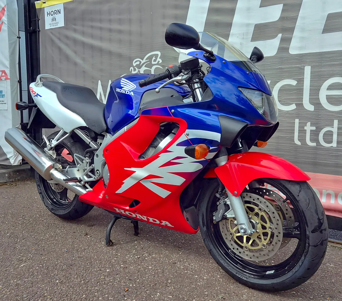 2000 Honda CBR 600-F - Image 2