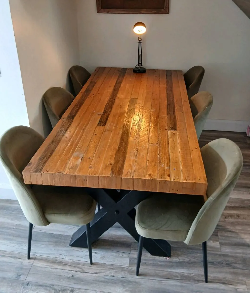 Table and Chairs - Image 2