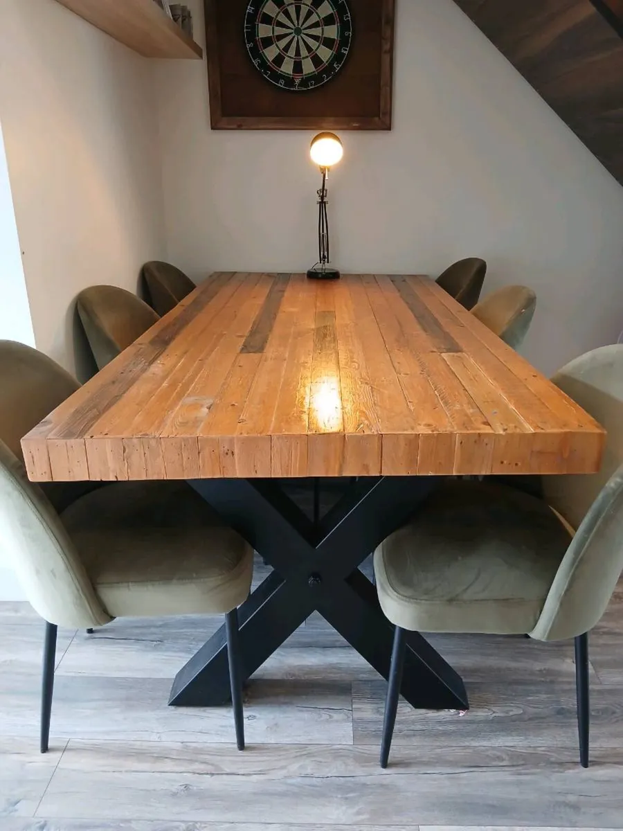 Table and Chairs - Image 3