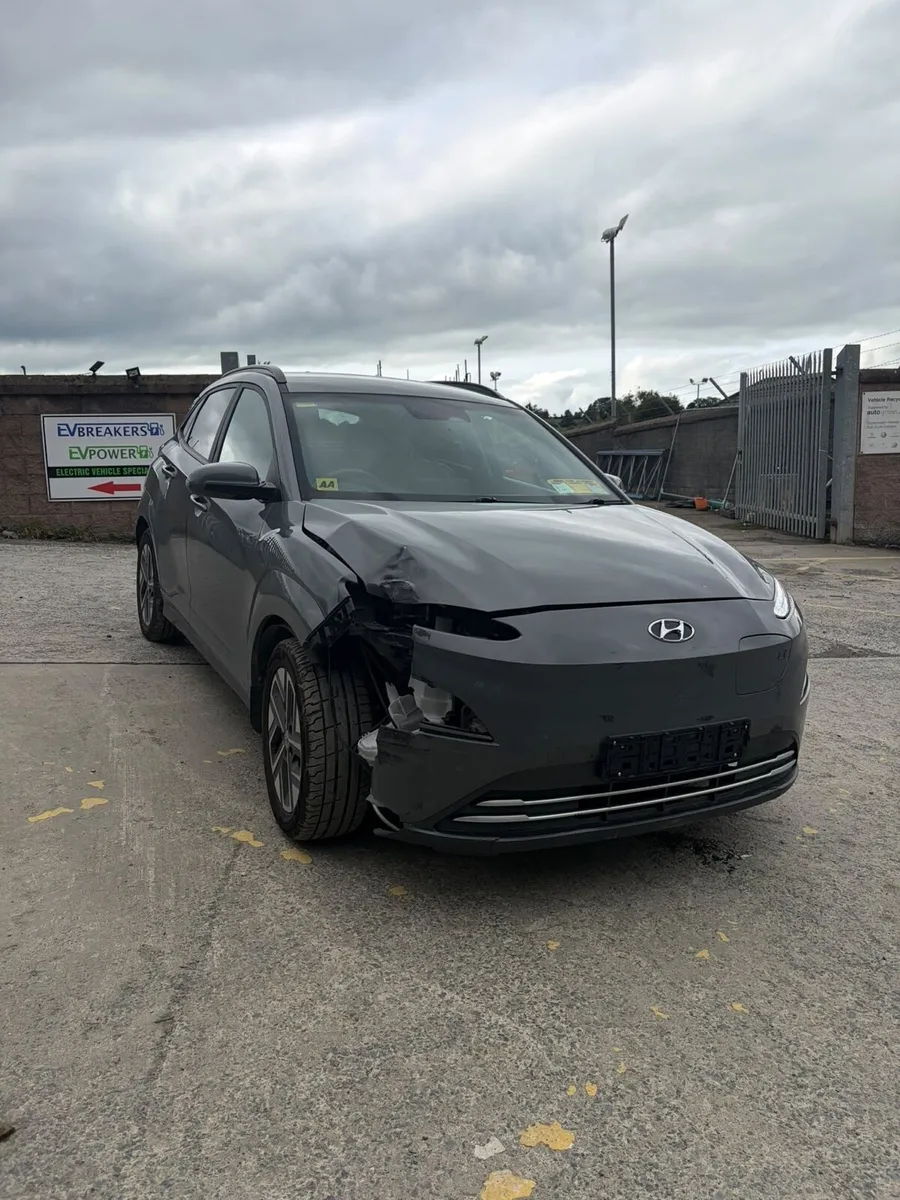 2023 Hyundai Kona 64kwh Damaged Salvage - Image 2