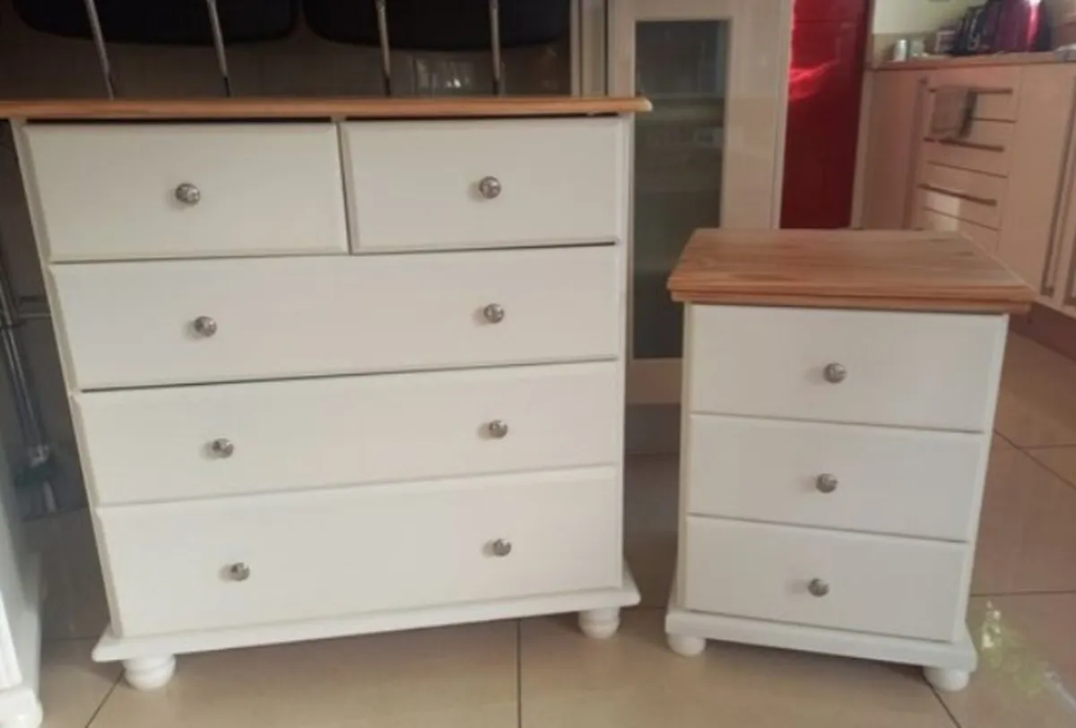 Chest of drawers and 2 matching lockers - Image 1