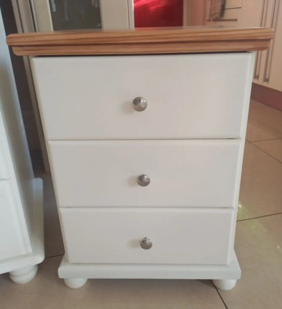 Chest of drawers and 2 matching lockers - Image 2