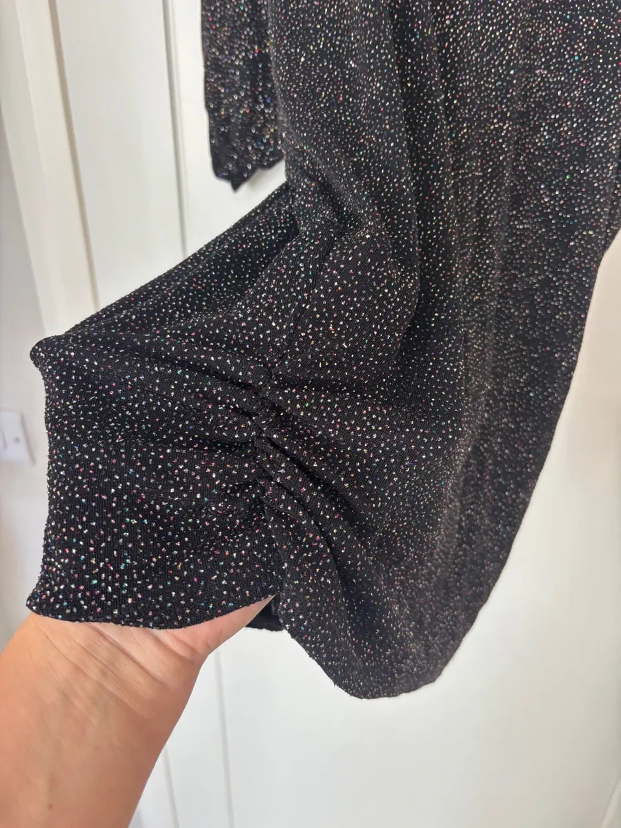 Shimmering blouse- size 14/16 - Image 2