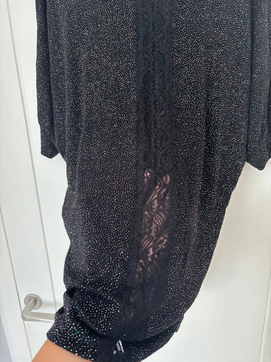 Shimmering blouse- size 14/16 - Image 4