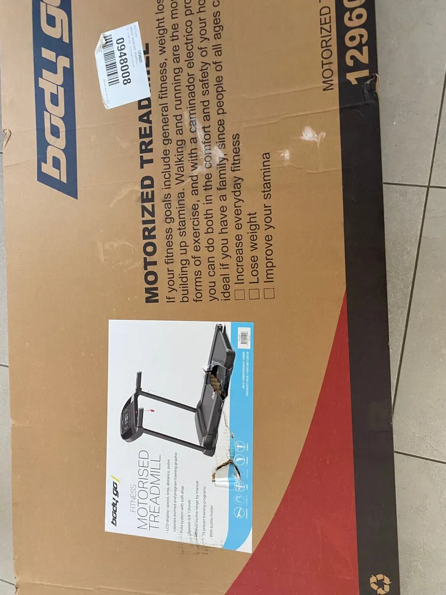 New treadmill only used once comes in the box