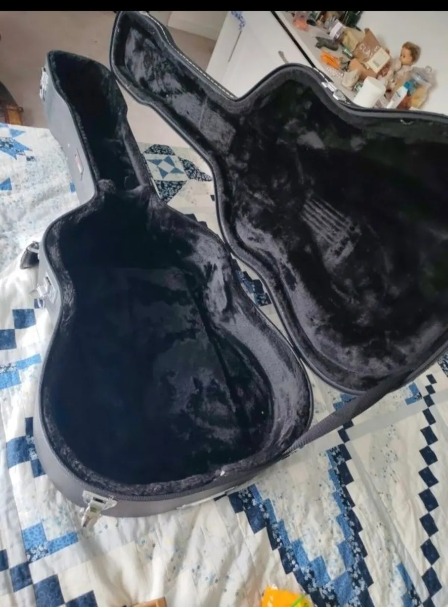 Guitar Hard Case... Gator - Image 2
