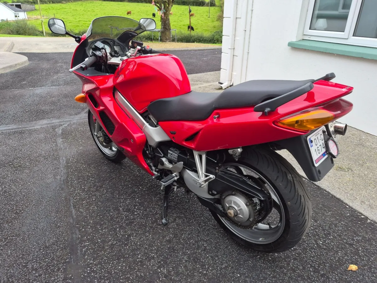 HONDA VFR 800 Fi - Image 4