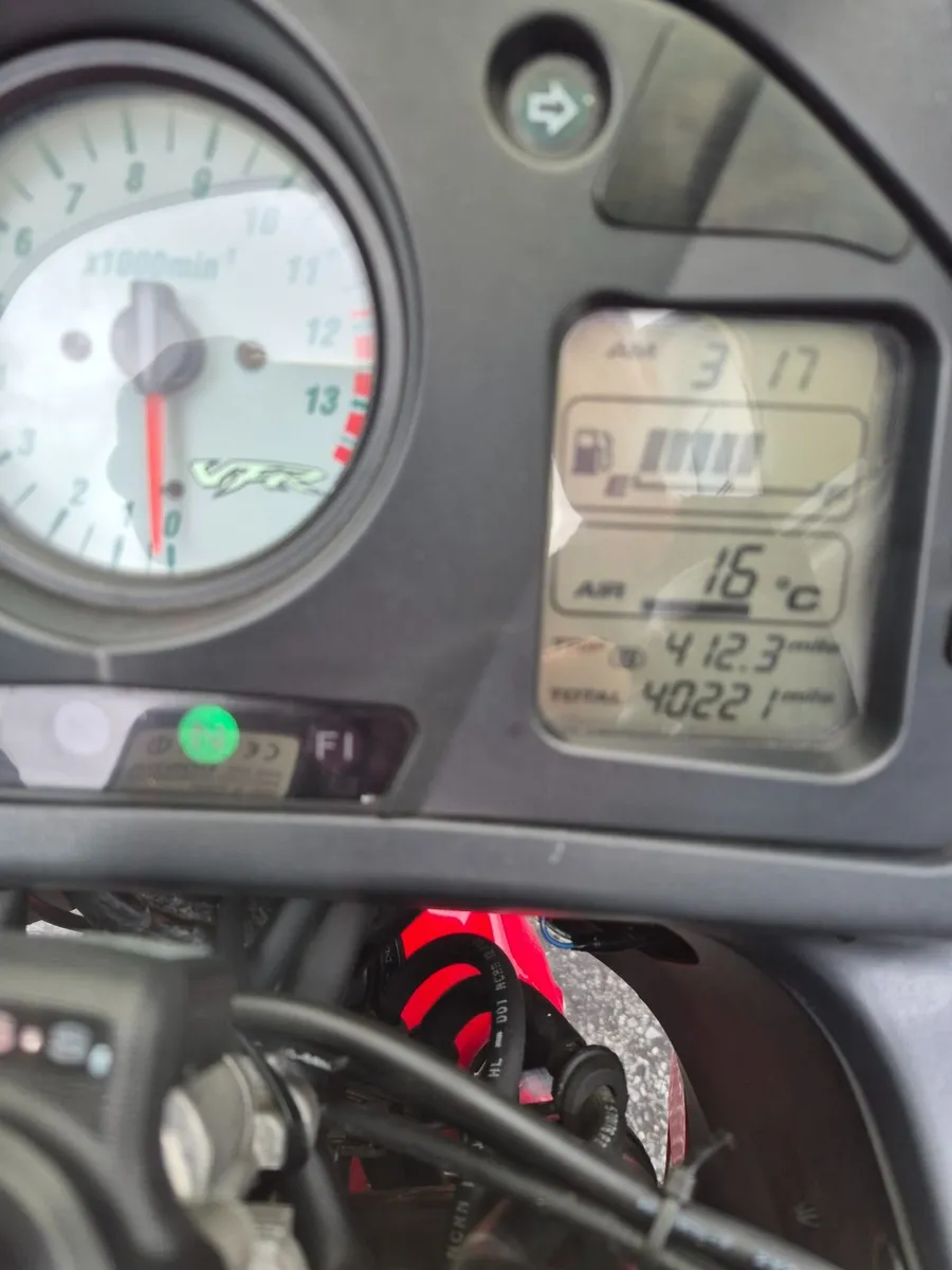 HONDA VFR 800 Fi - Image 2