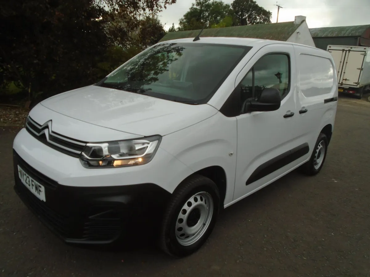 2023 Citroen Berlingo ENTERPRISE 100HP. - Image 3