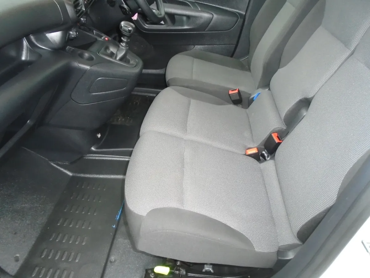 2023 Citroen Berlingo ENTERPRISE 100HP. - Image 4