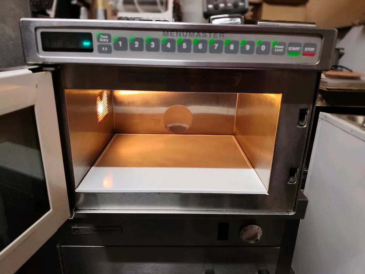 Menu master commercial microwave - Image 1