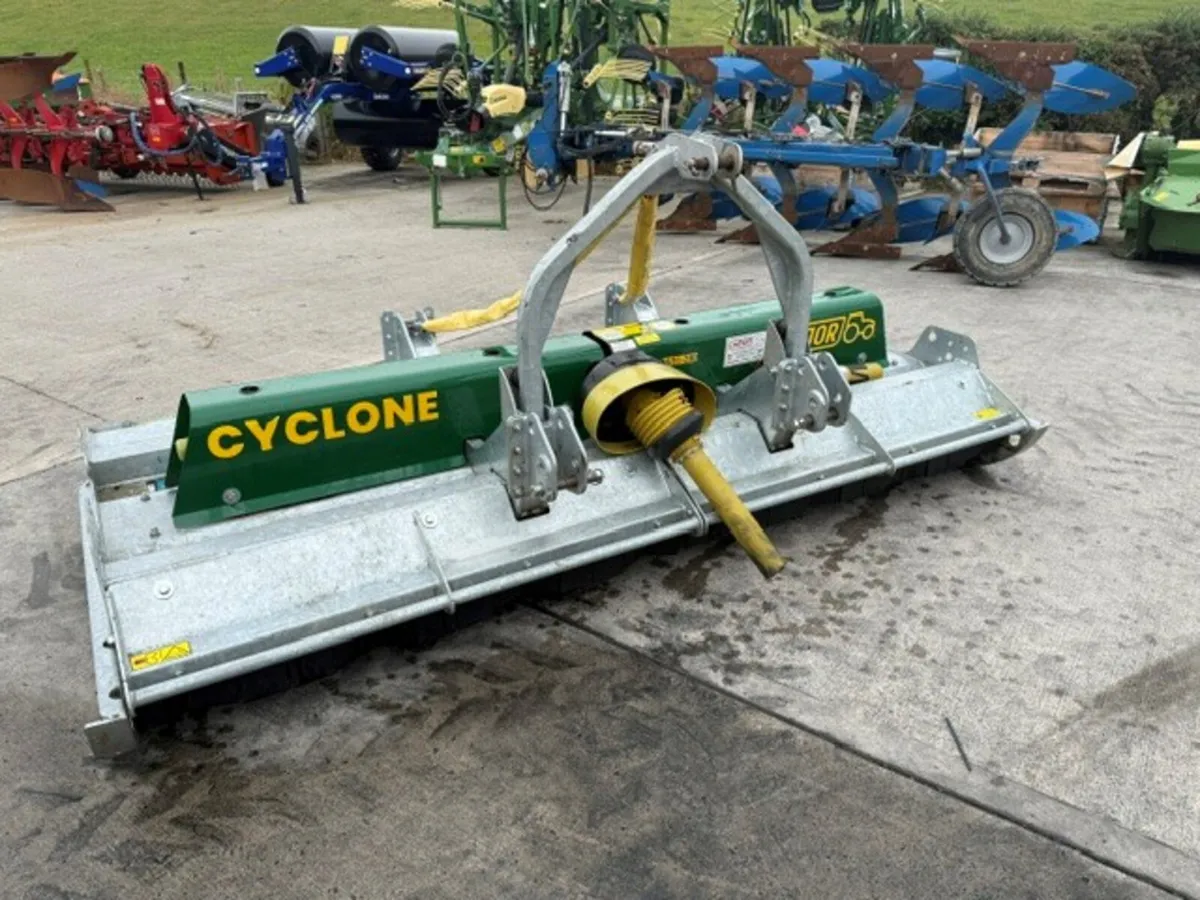 EX DEMO MAJOR CYCLONE 280 TOPPER MOWER - Image 1