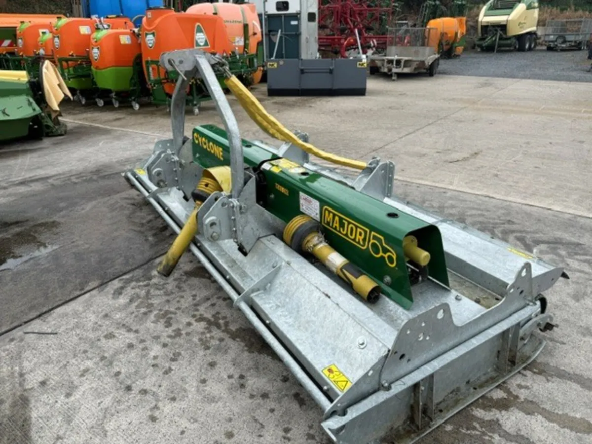 EX DEMO MAJOR CYCLONE 280 TOPPER MOWER - Image 4