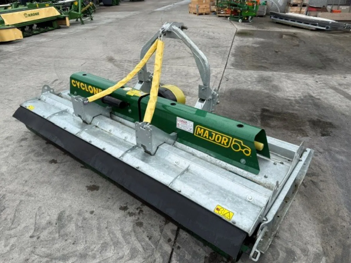 EX DEMO MAJOR CYCLONE 280 TOPPER MOWER - Image 3