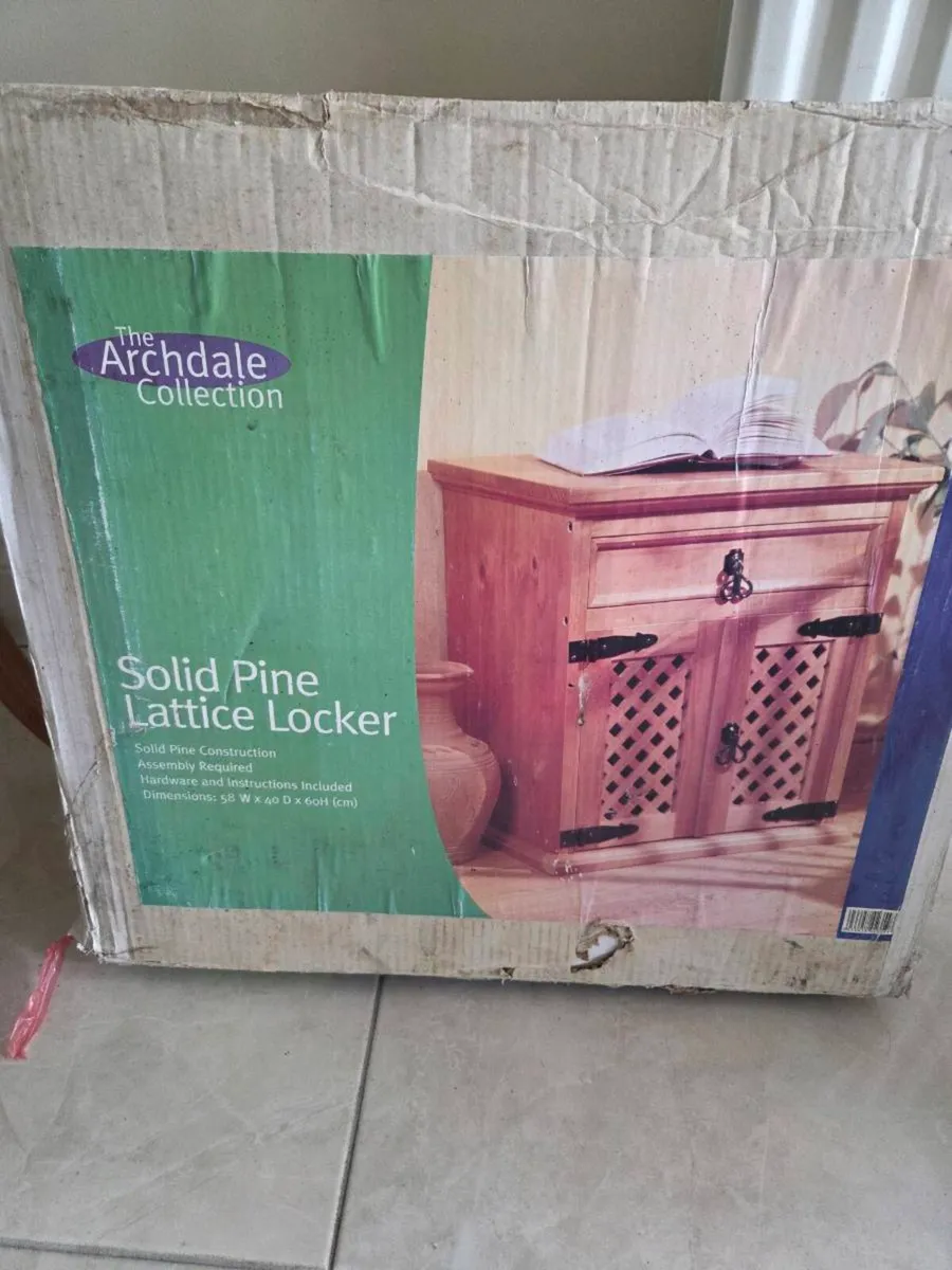 Pine locker has to be put together - Image 1