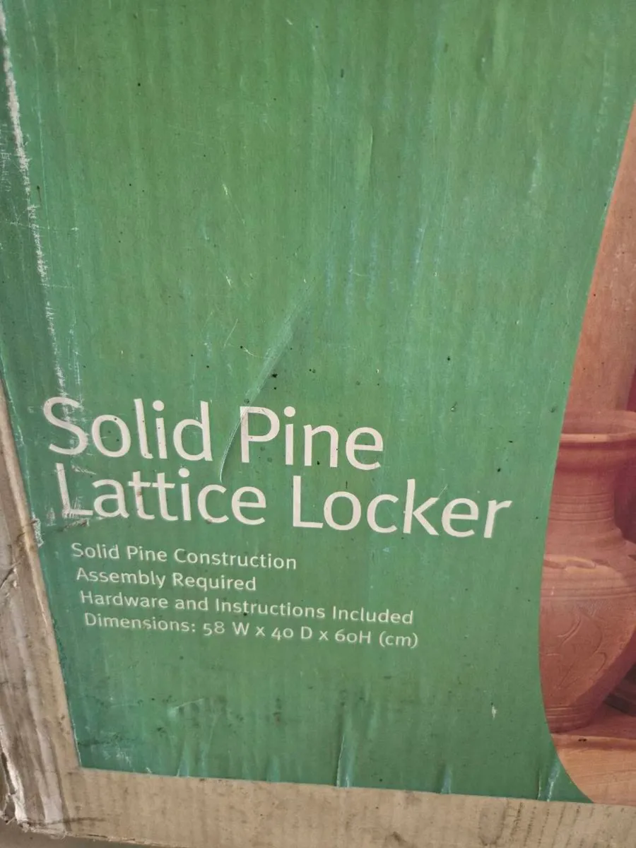 Pine locker has to be put together - Image 2
