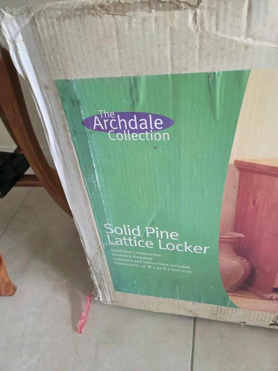 Pine locker has to be put together - Image 3