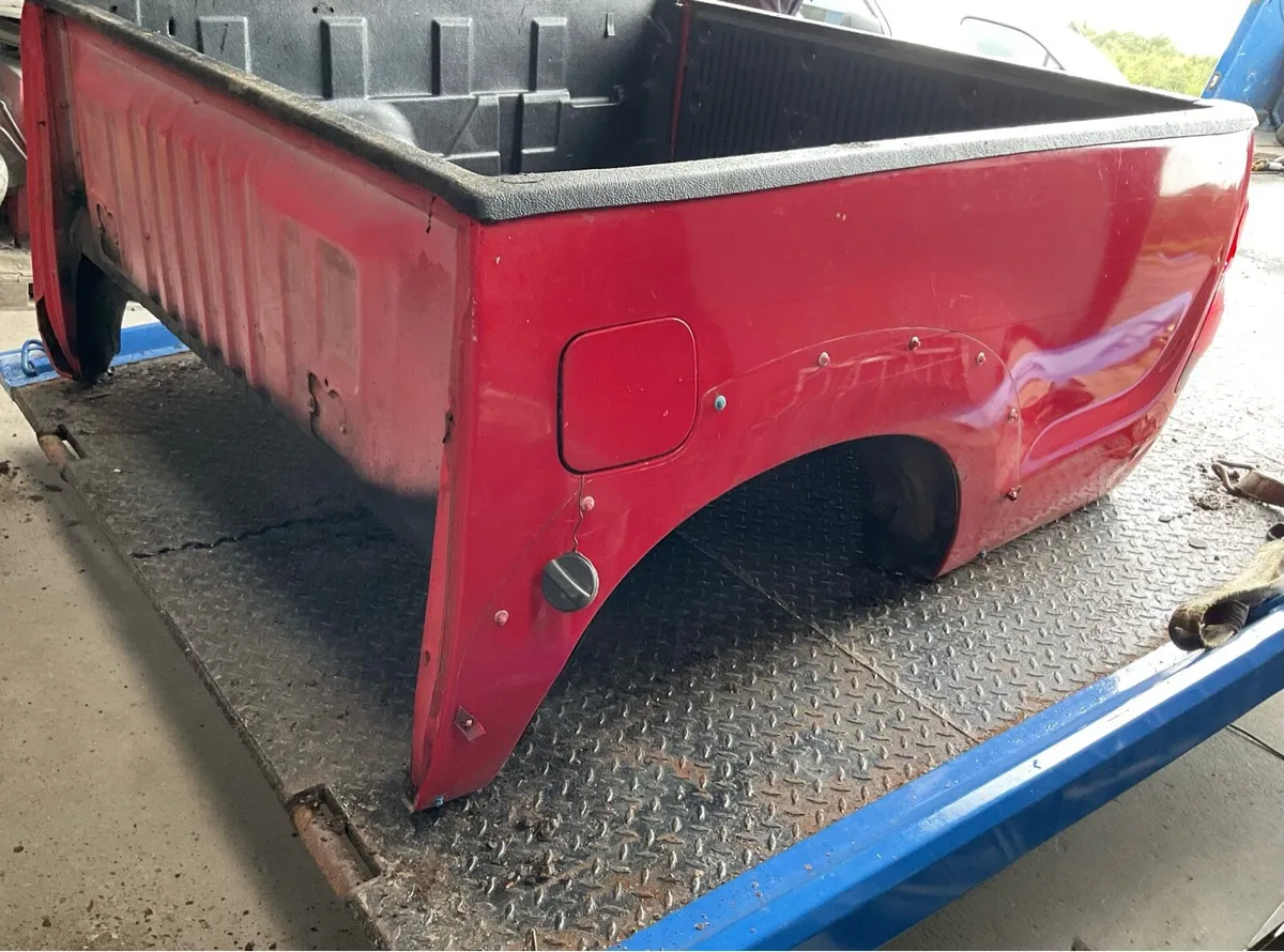 15 Hilux tub back body compete - Image 2