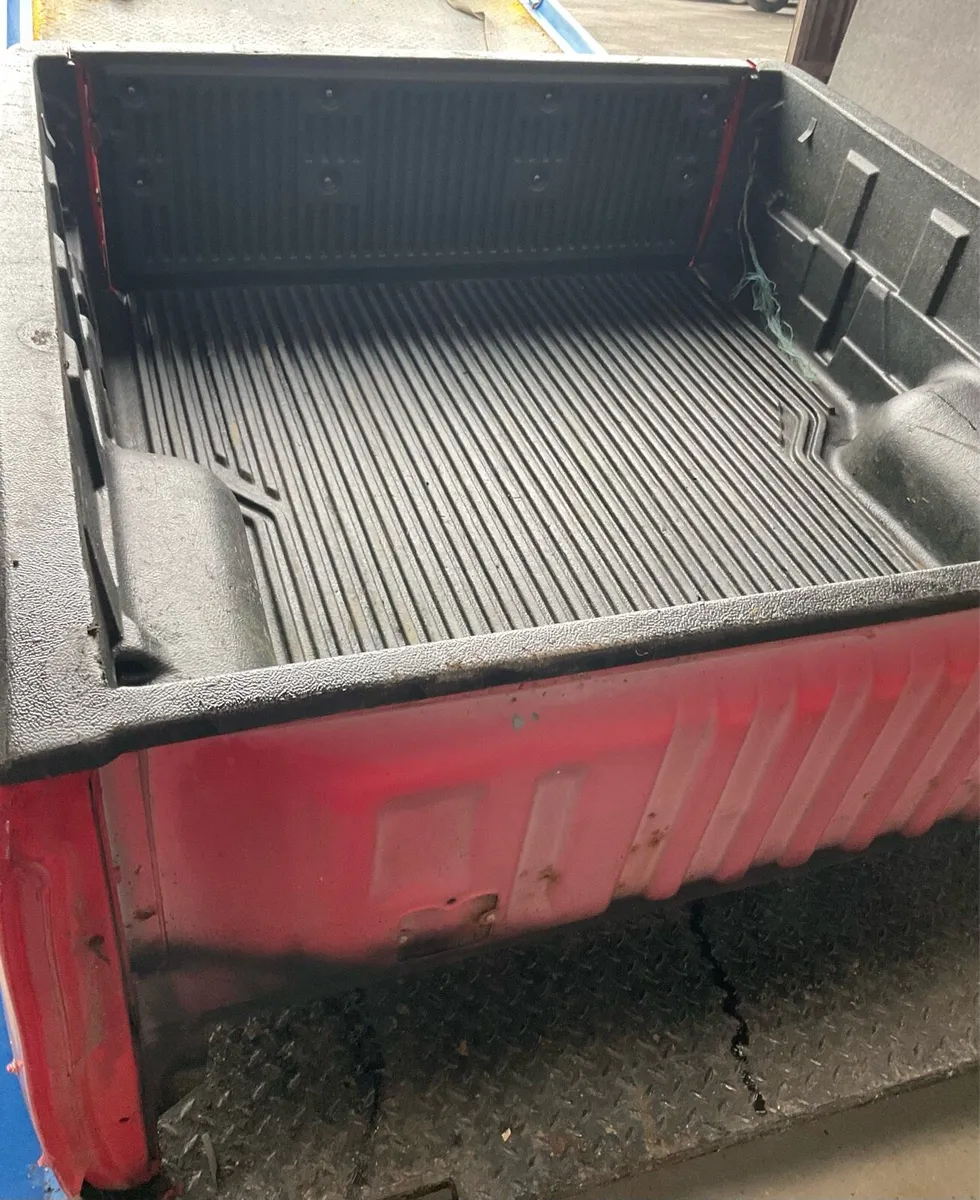 15 Hilux tub back body compete - Image 3