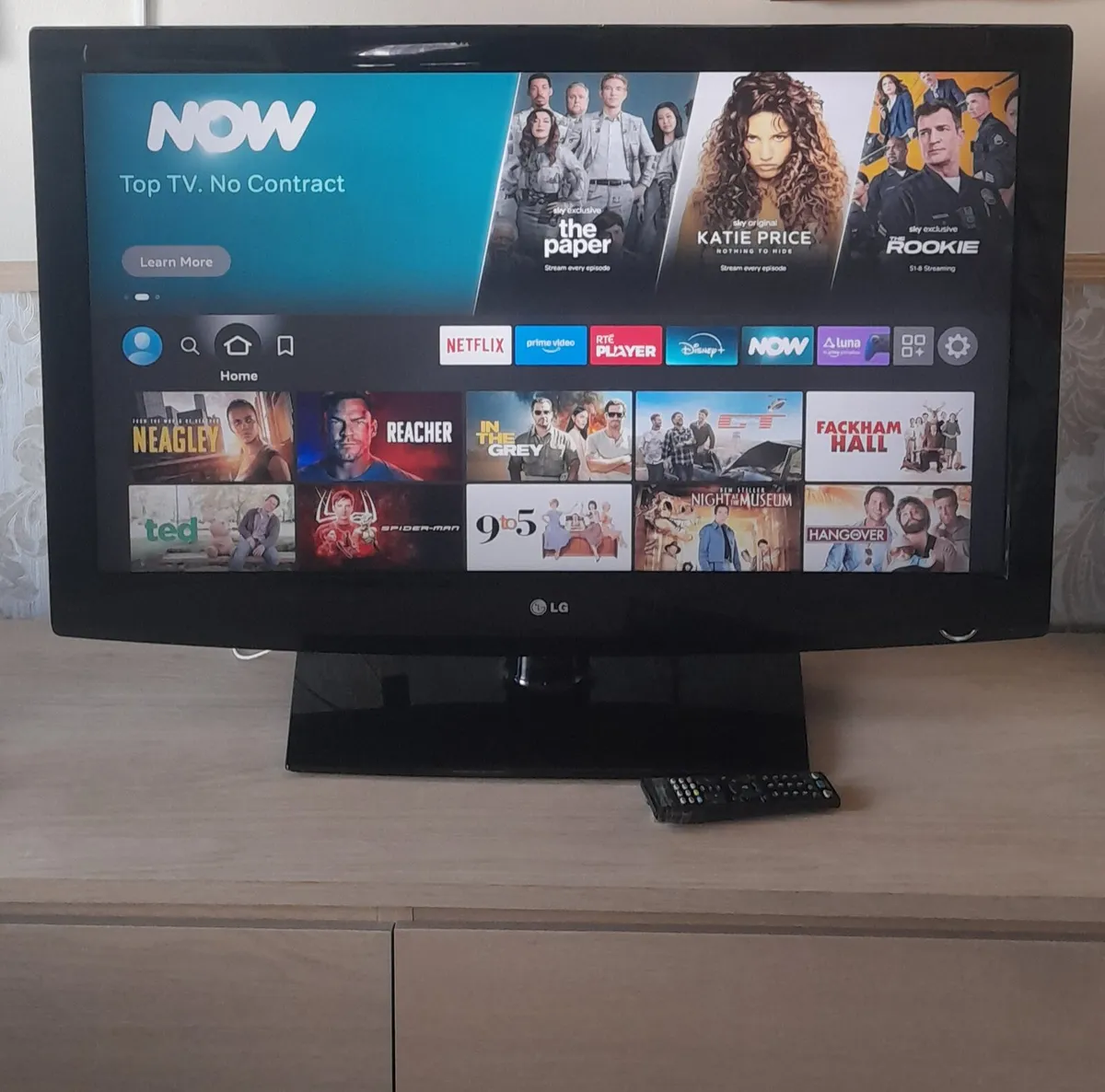 42 inch LG plasma tv for sale - Image 1