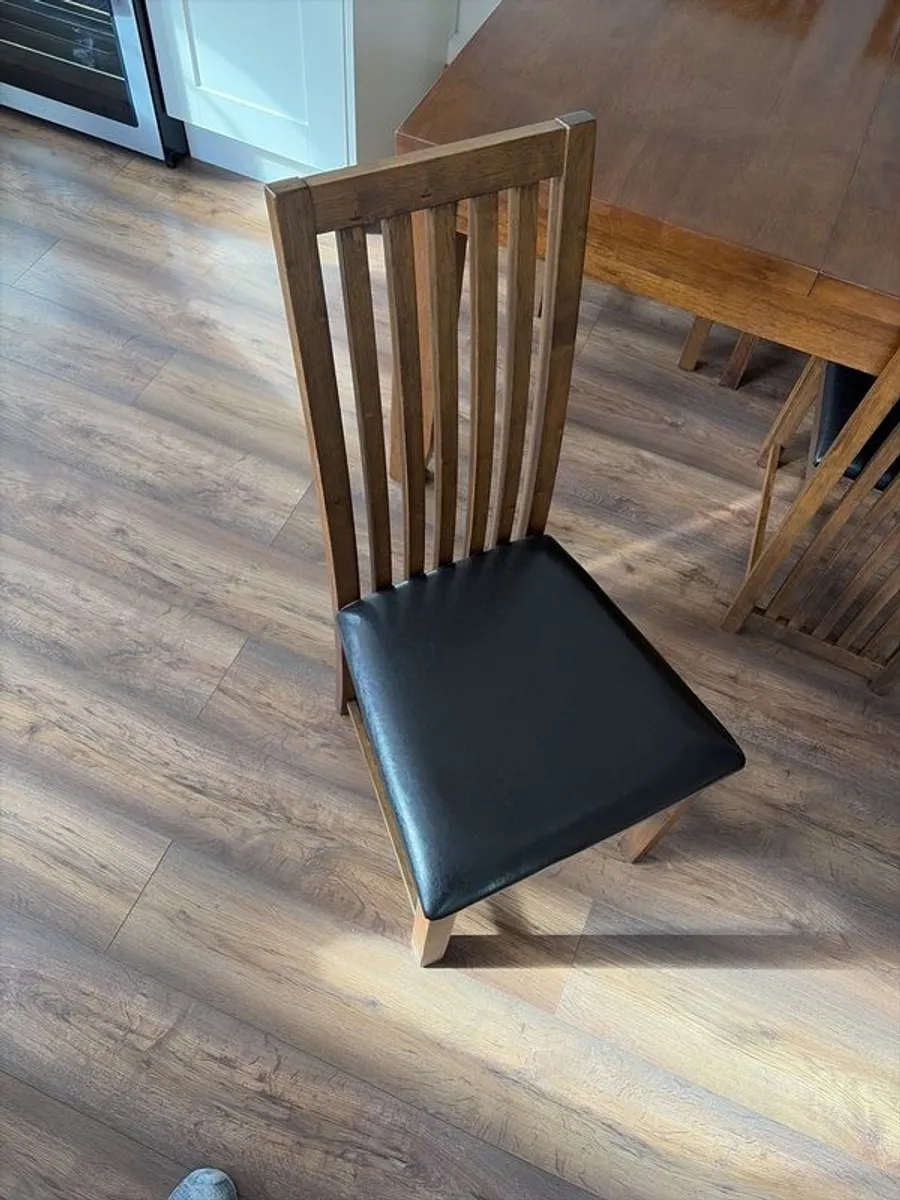 table and chairs - Image 3