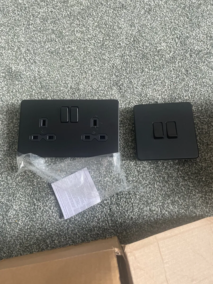 Black plug scokets