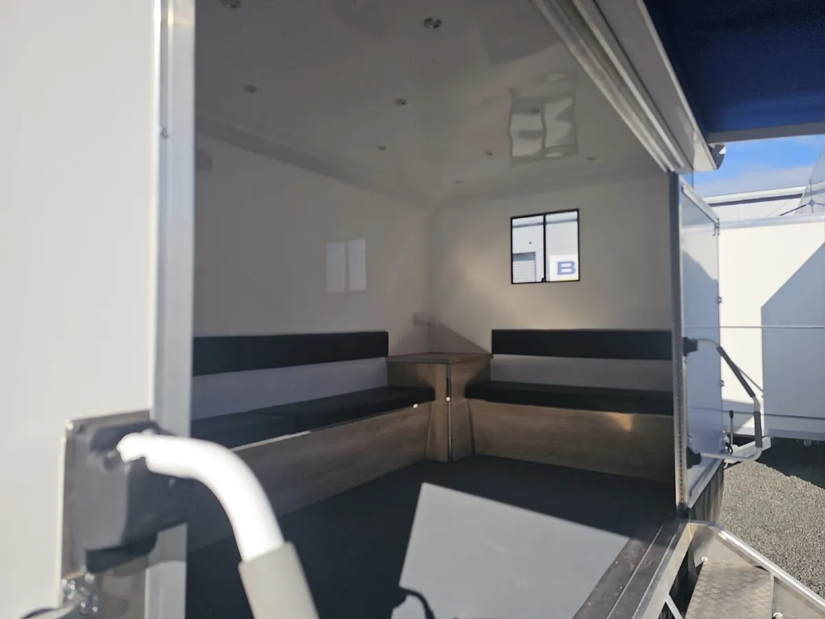 Butlers 16' Second Hand Exhibition Trailer - Image 2