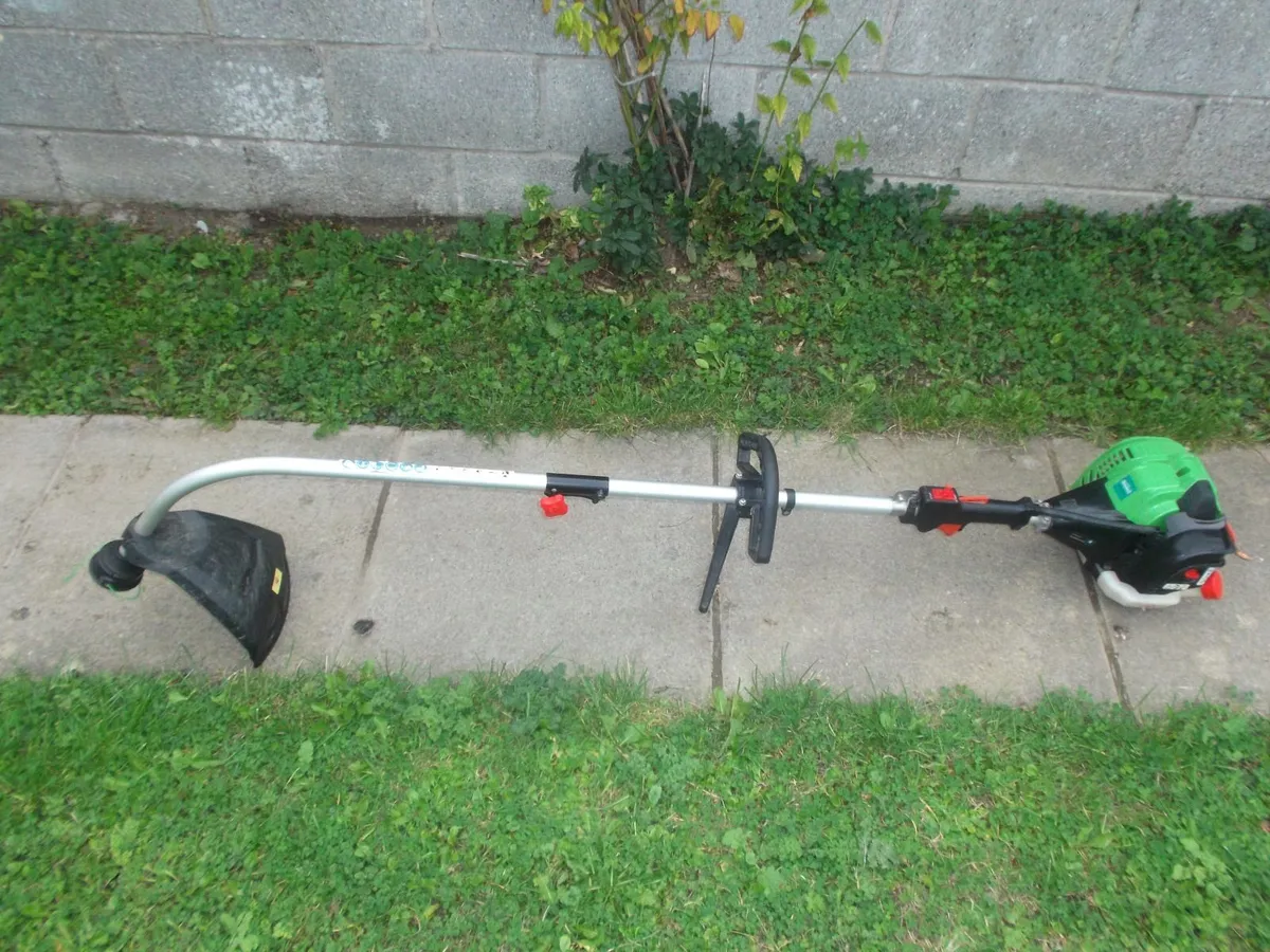Grass trimmer - Image 1