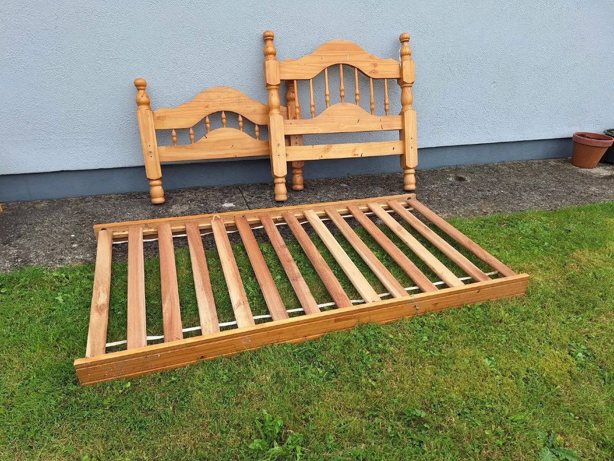 2 single beds - Image 2
