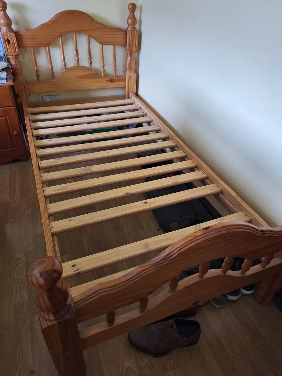 2 single beds - Image 1