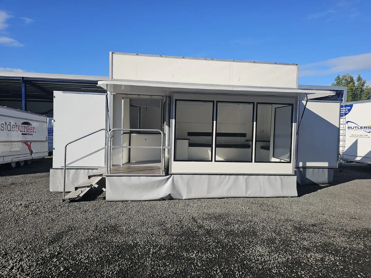 Butlers 18' Second Hand Exhibition Trailer - Image 1