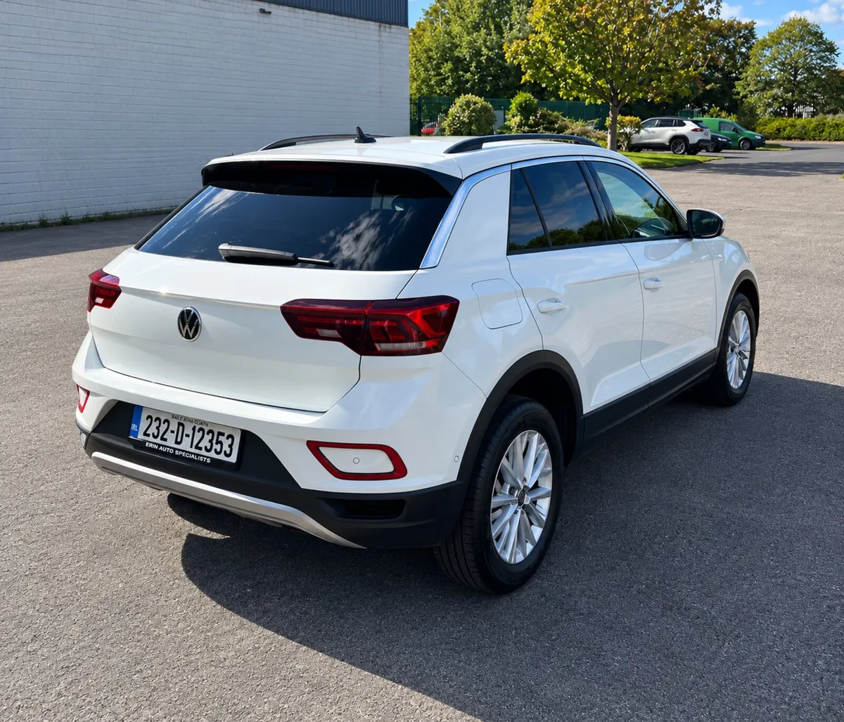 2023 Volkswagen T-Roc Commercial - Image 3